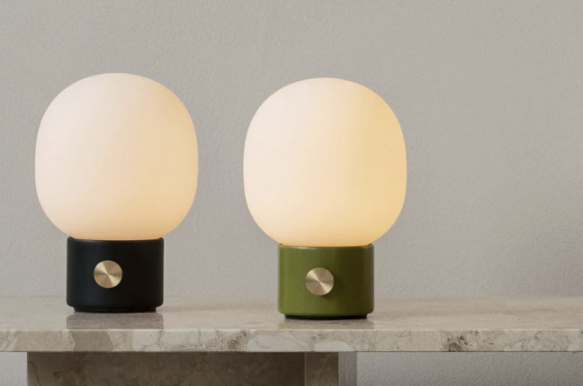 Portable Table Lamp: Perfect for Outdoor Use